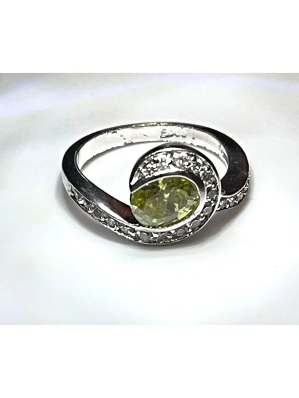 Vintage Y2K EDCO Silver Tone Simulated Peridot & White Crystal Swirl ByPass Ring
